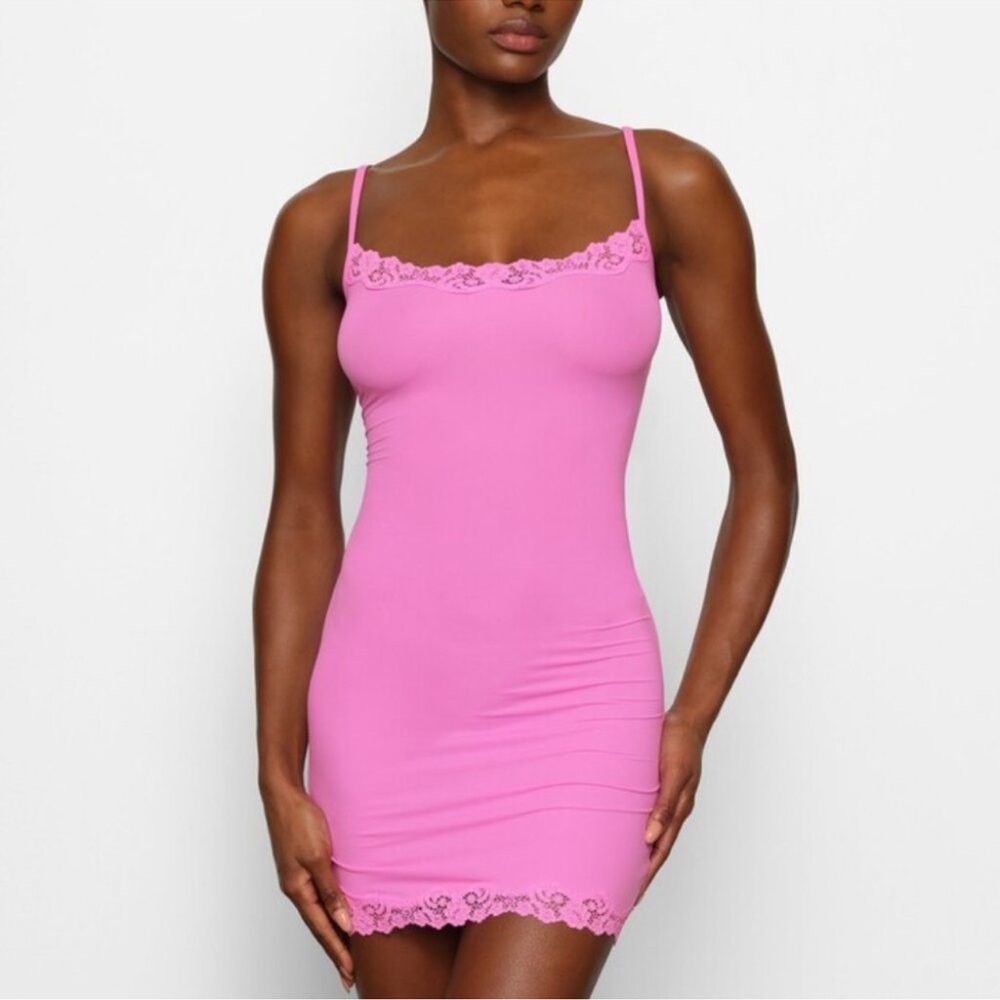 SKIMS Fits Everybody Lace Dress Pink Small NWOT